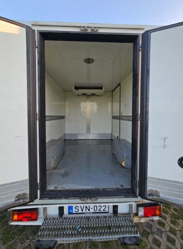 hűtős teherautó kölcsönzés