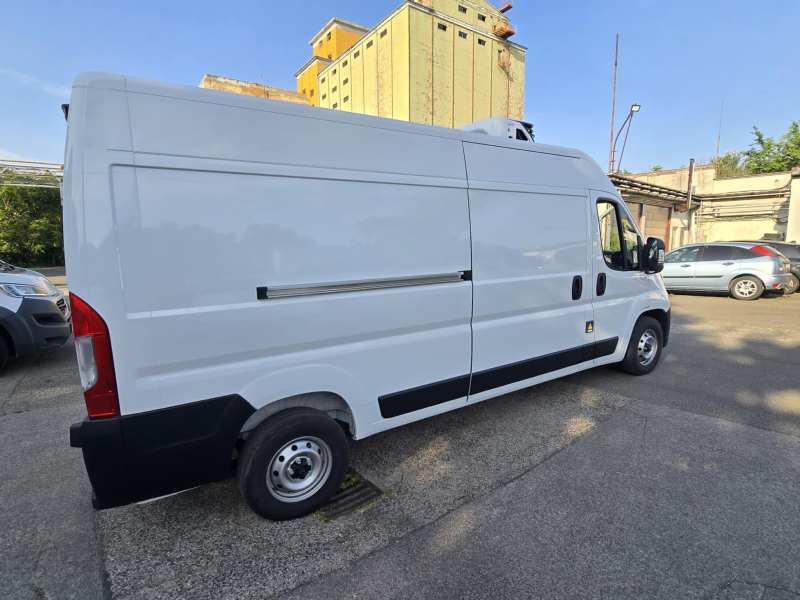 fagyasztós autó bérlés